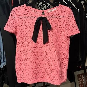 JUICY COUTURE (S) Women’s pink short sleeved pattern blouse with bow.